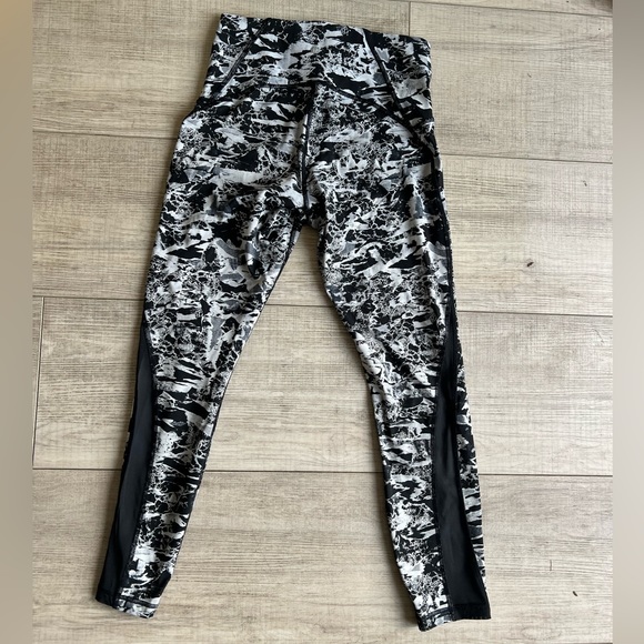 Lululemon Train Times 7/8 Pant 25” in Interlaced Starlight - Picture 7 of 9